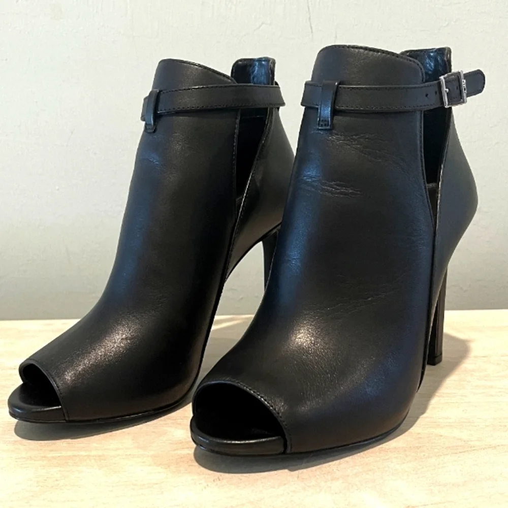 Michael Kors Lawson Black Leather Open Toe Boot  Size 7M   New Without B…‎